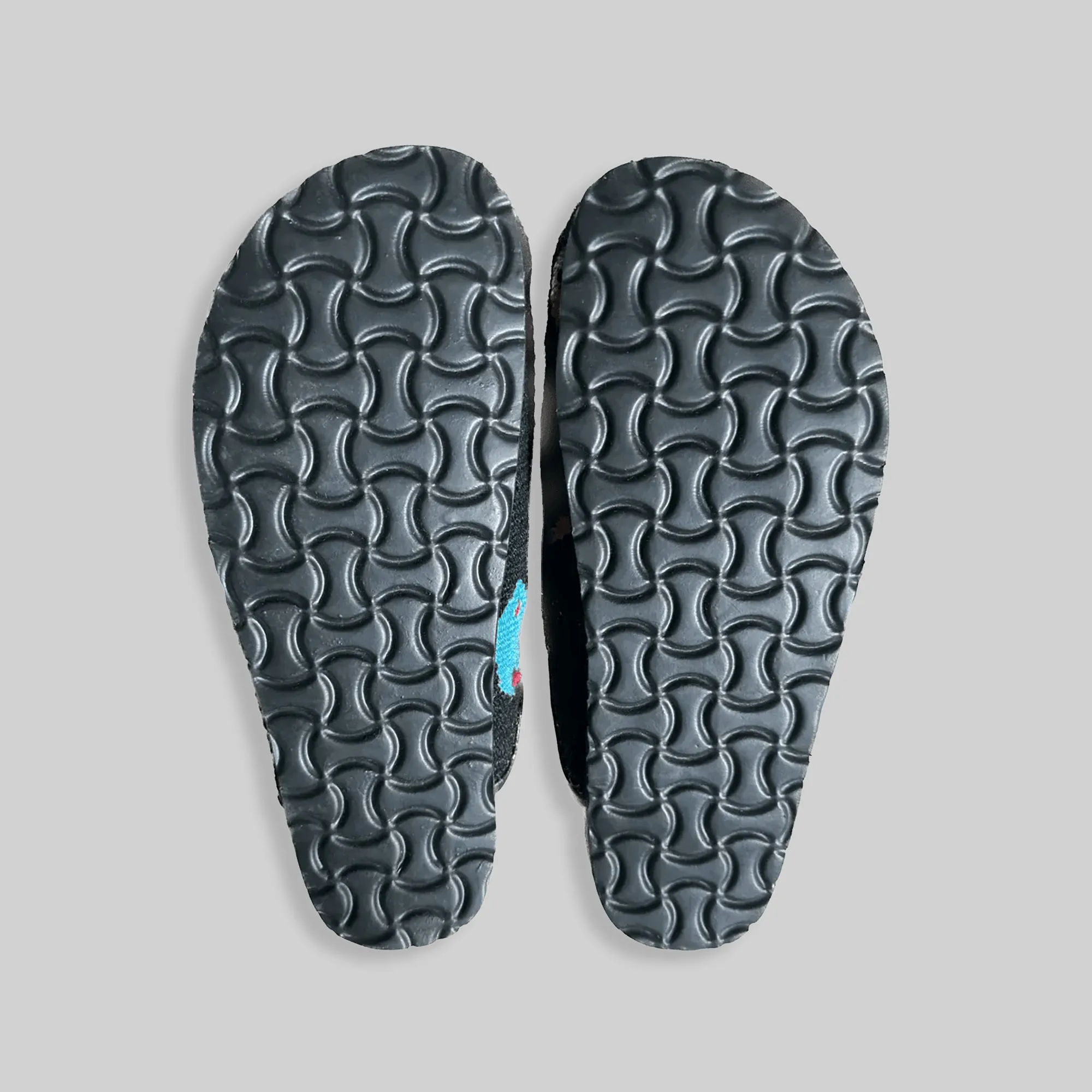 Men's Kilim Clog Size 8 — WHOLESALE